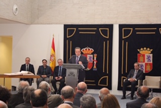 La sala se quedó pequeña ante el número de asistentes